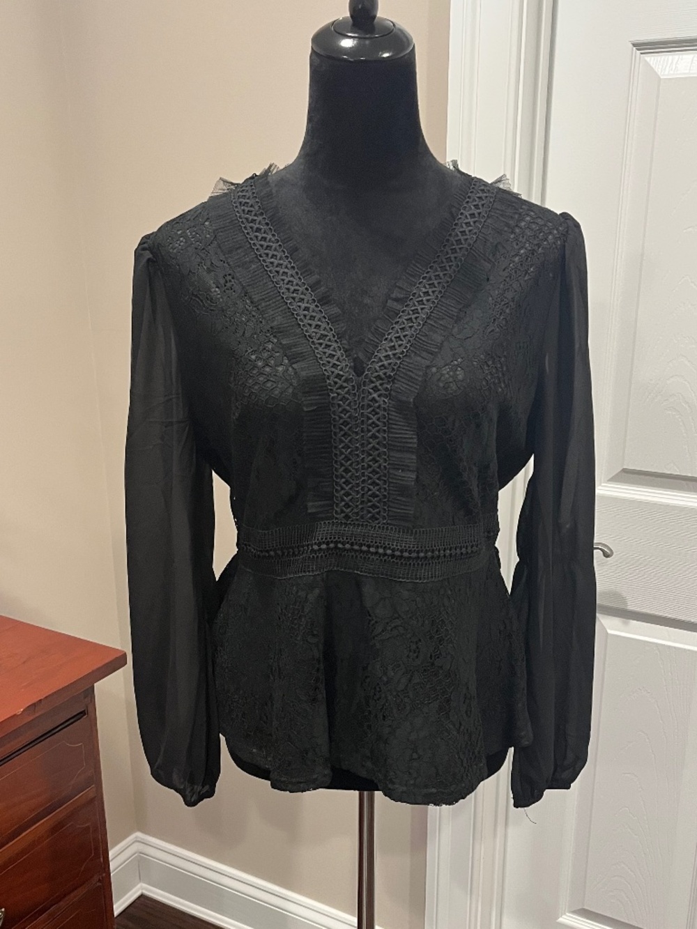 Alice Blue Black Long Sleeved Peplum V-Neck Lace Blouse XL